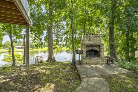 201 Beechview Drive Clifton TN 38425