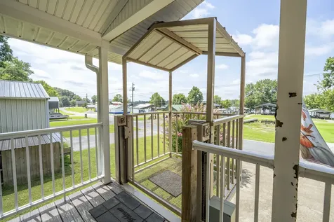201 Beechview Drive Clifton TN 38425