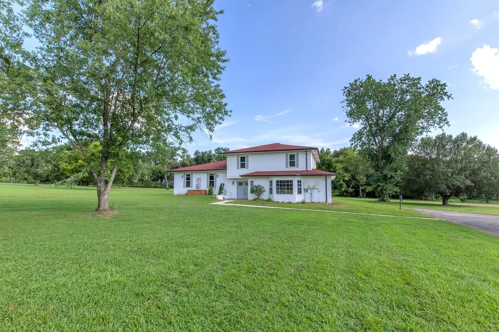 557 Peach Valley Road Gallatin TN 37066