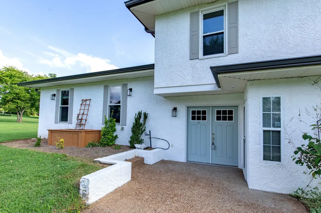 557 Peach Valley Road Gallatin TN 37066