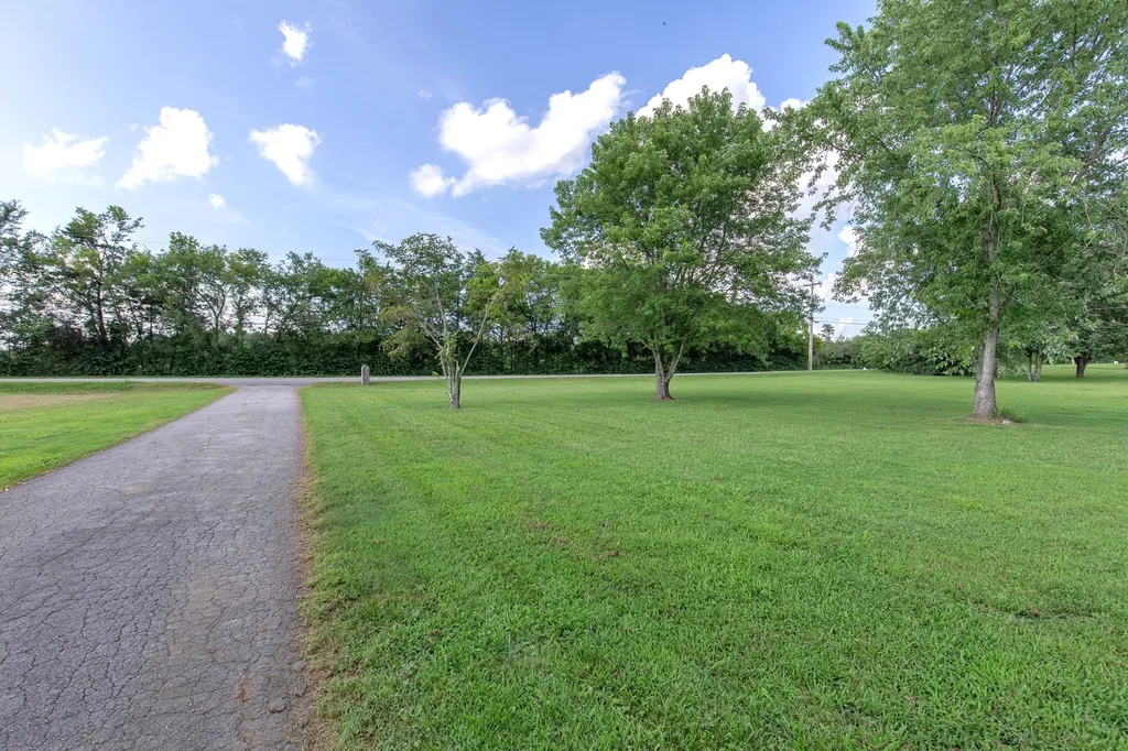 557 Peach Valley Road Gallatin TN 37066
