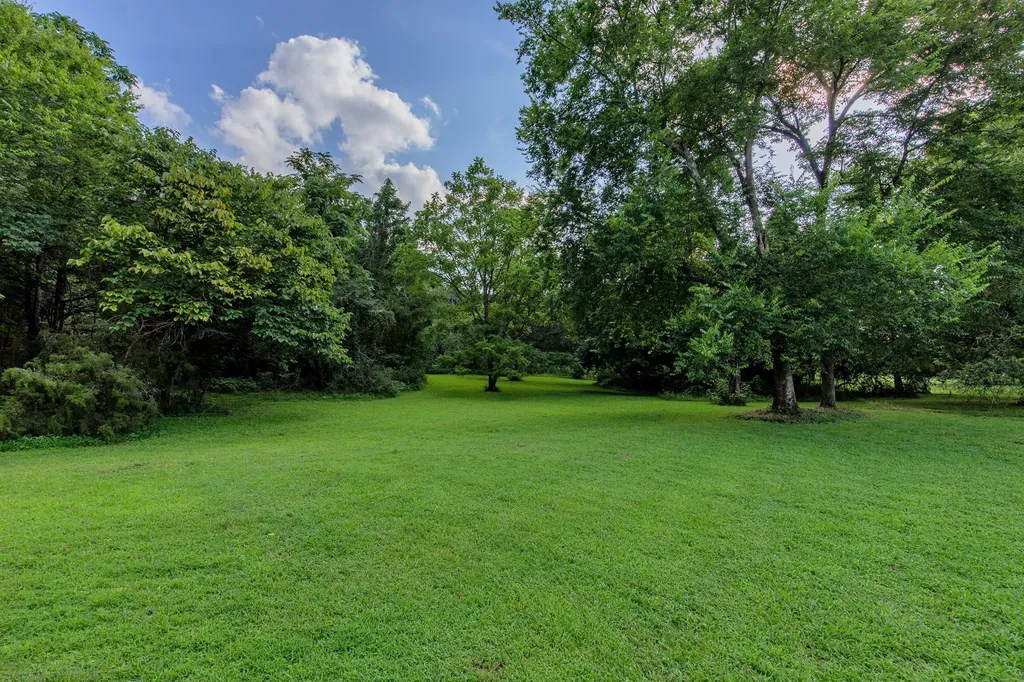 557 Peach Valley Road Gallatin TN 37066