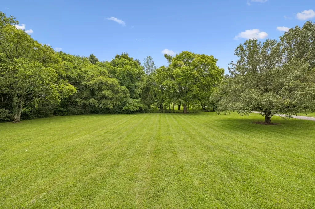 1944 Cainsville Road Lebanon TN 37090
