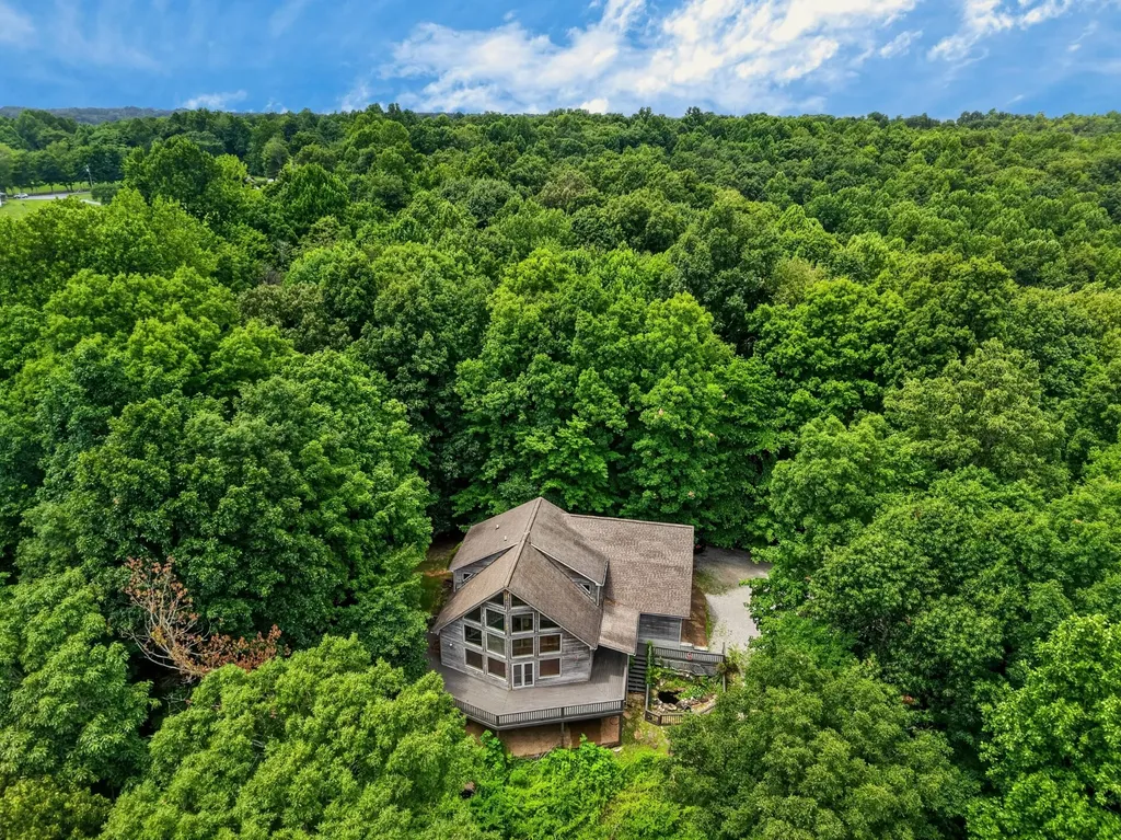 2946 Pen Hook Road Monterey TN 38574