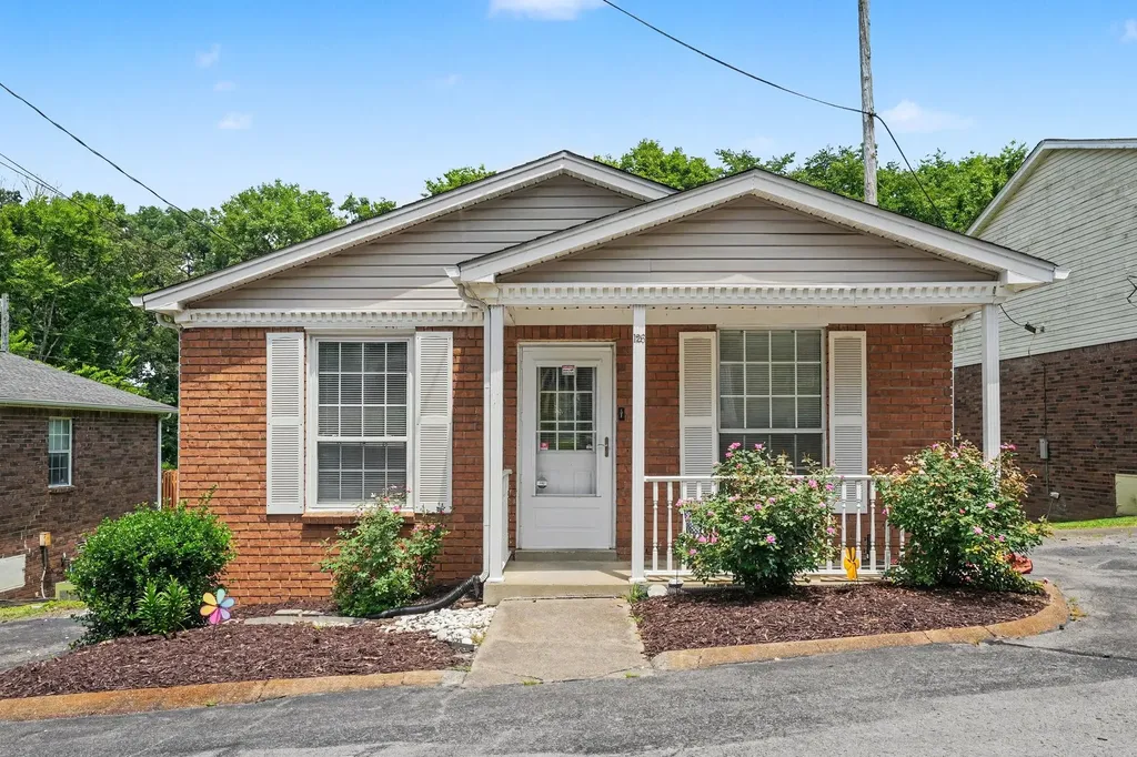 126 Five Oaks Drive Nashville TN 37217