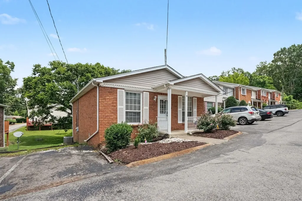 126 Five Oaks Drive Nashville TN 37217
