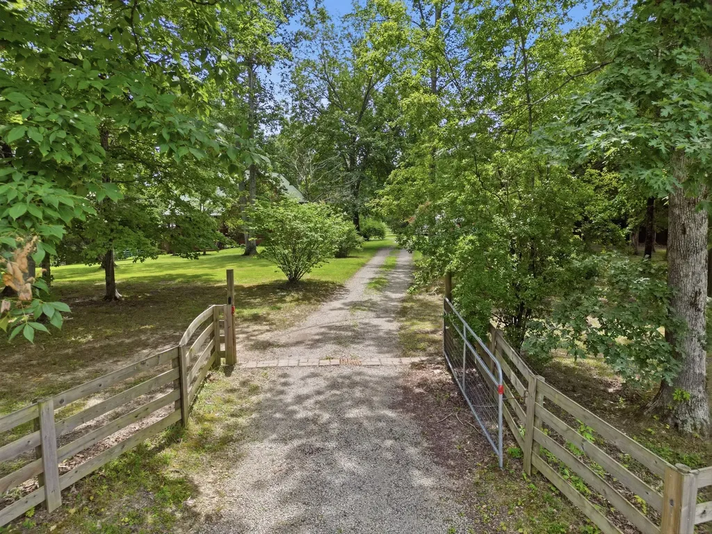 20151 Ben Fly Road Lyles TN 37098
