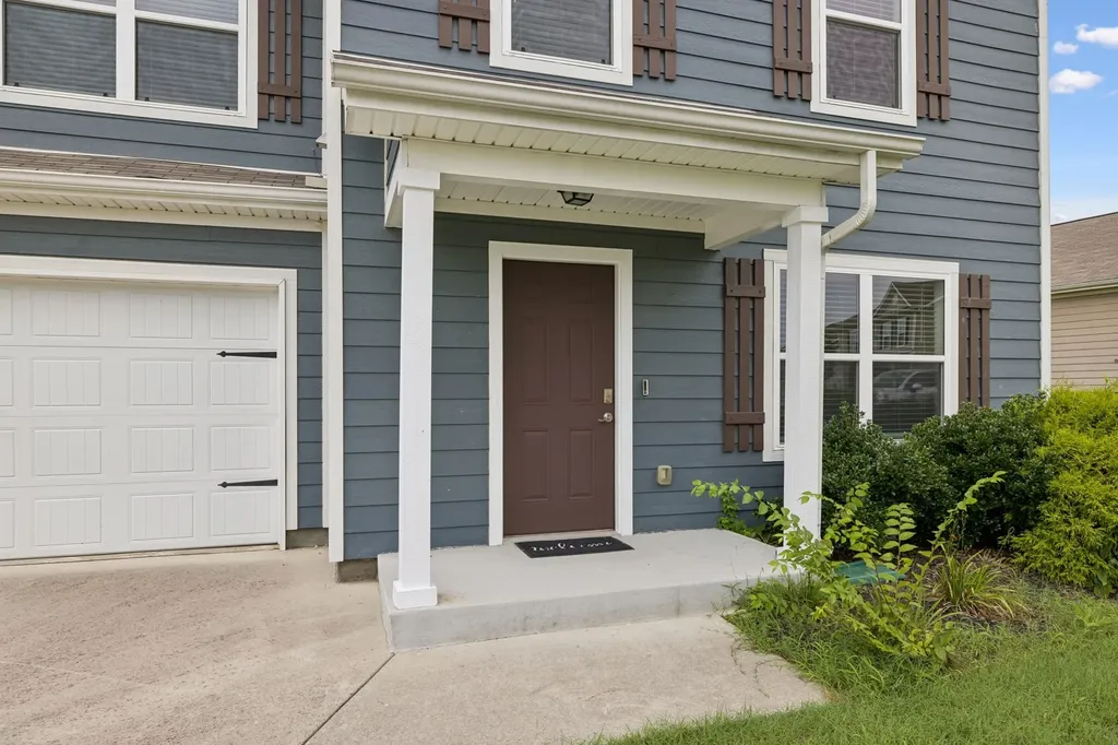 2708 Swarm Court Columbia TN 38401