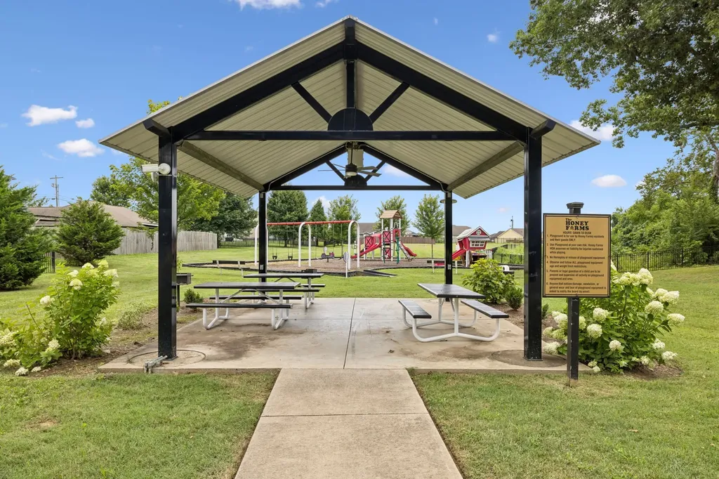 2708 Swarm Court Columbia TN 38401