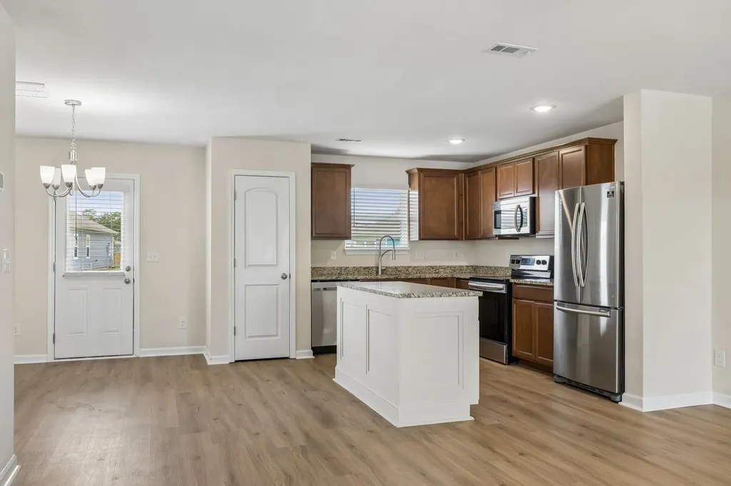2708 Swarm Court Columbia TN 38401