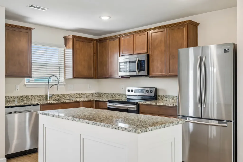 2708 Swarm Court Columbia TN 38401