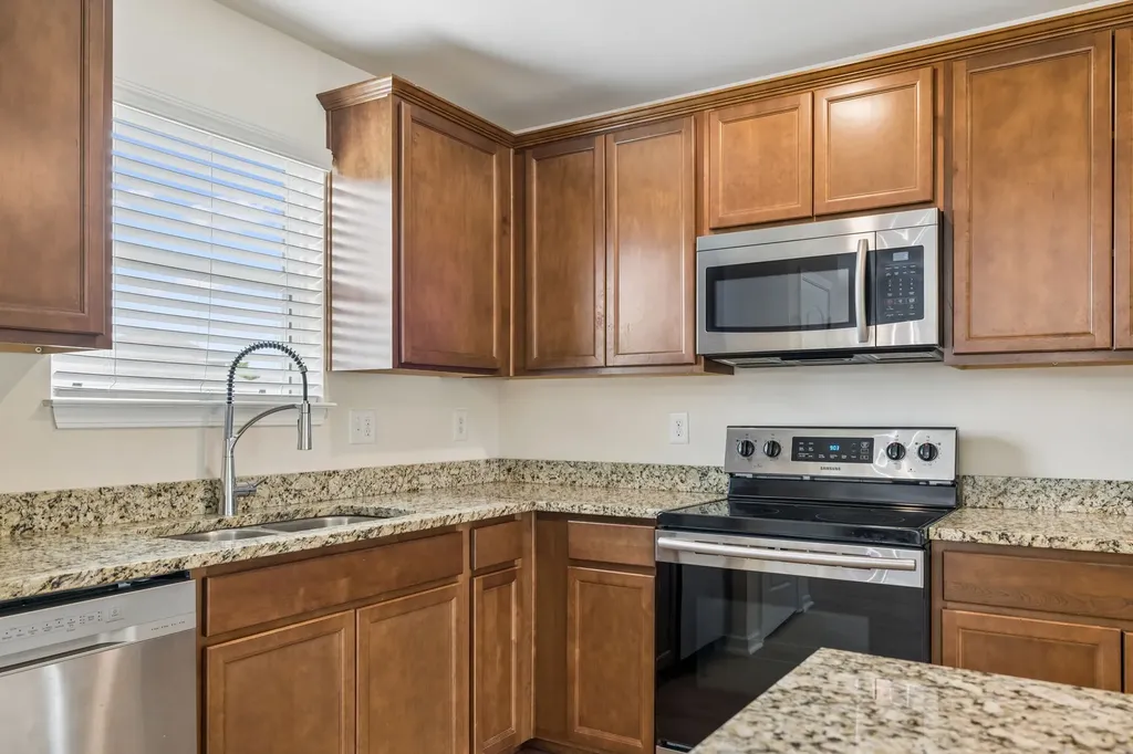 2708 Swarm Court Columbia TN 38401