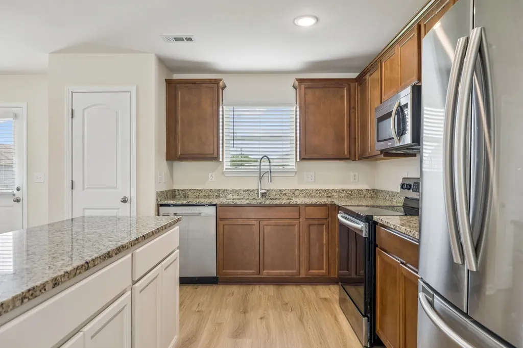 2708 Swarm Court Columbia TN 38401