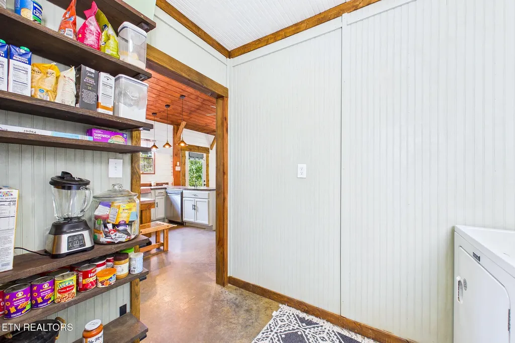 361 County Road 38 Riceville TN 37370