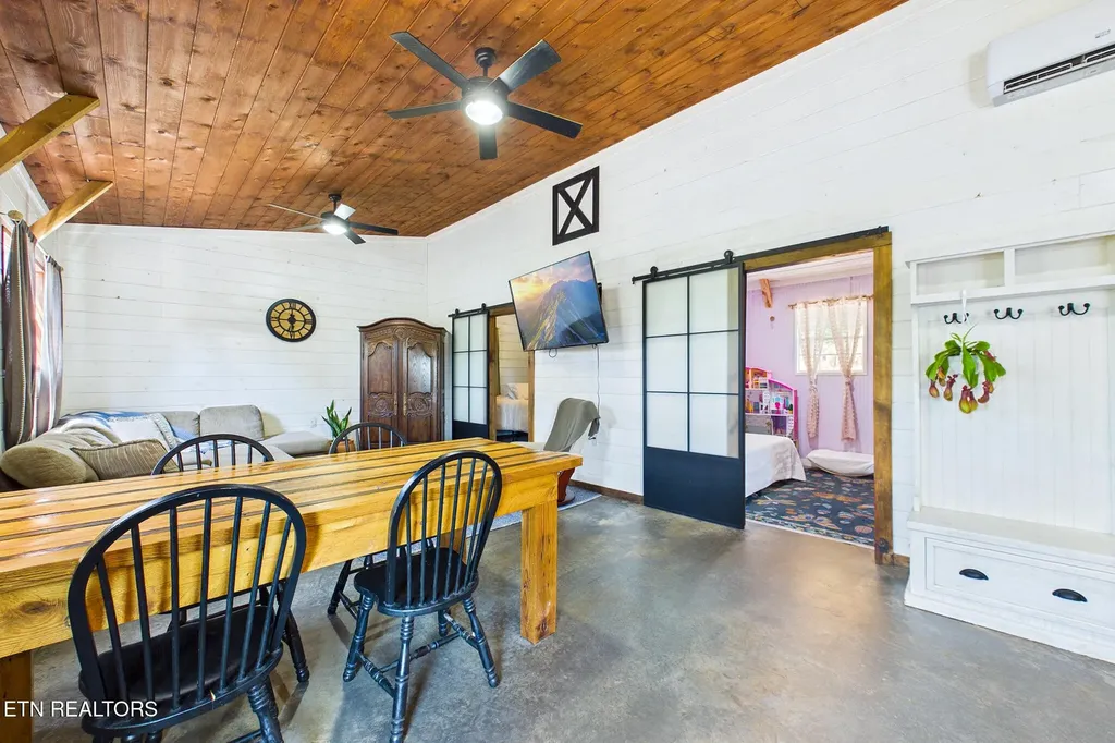 361 County Road 38 Riceville TN 37370