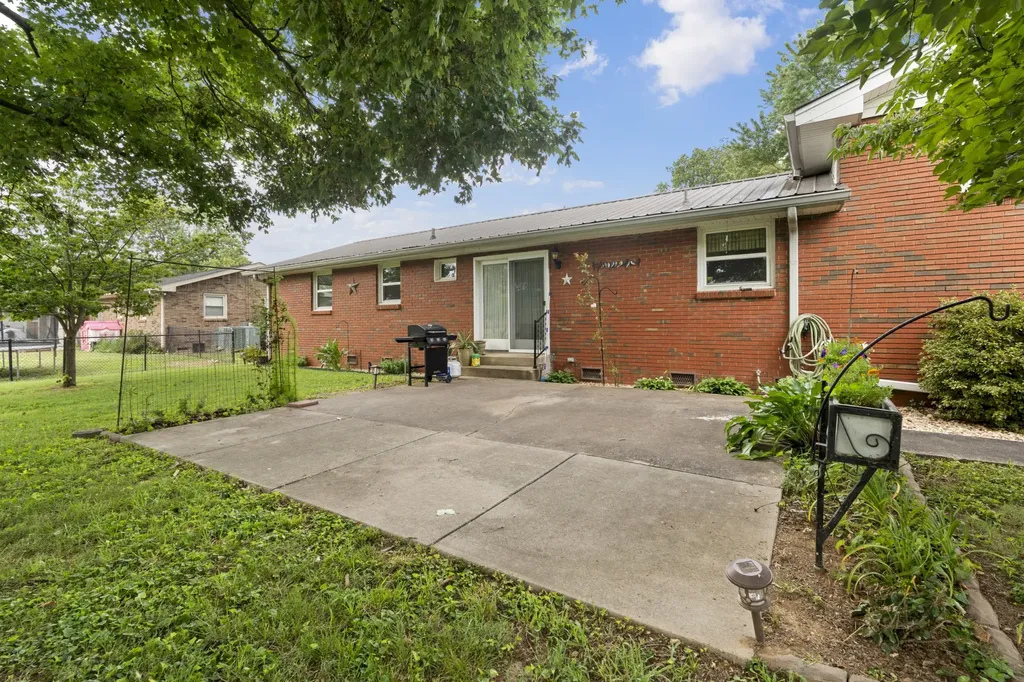 131 Rebecca Drive Hendersonville TN 37075
