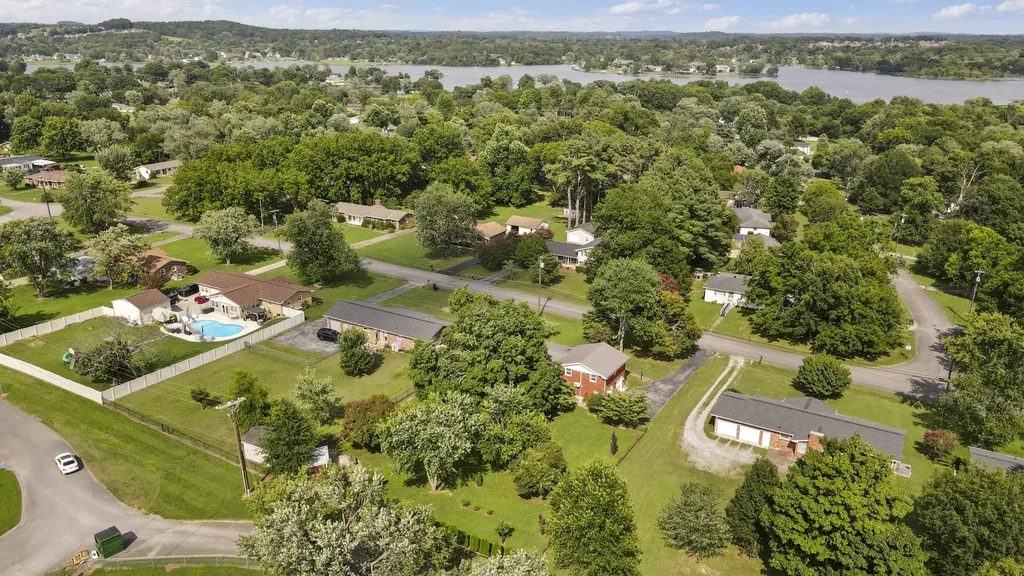 131 Rebecca Drive Hendersonville TN 37075