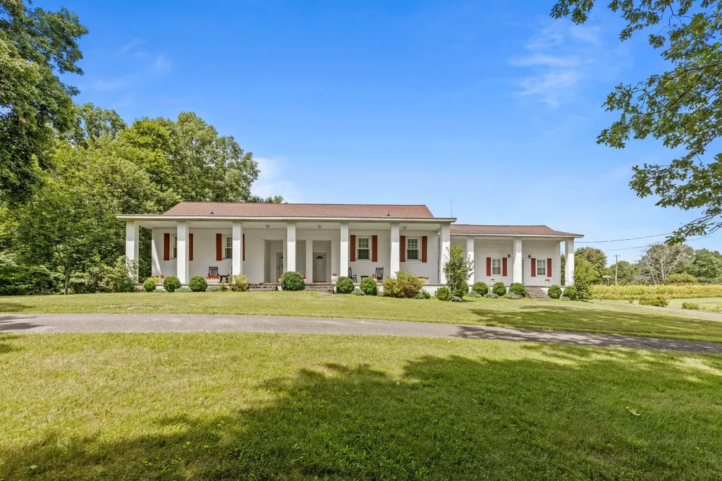 7055 Mooneyham Lonewood Road Spencer TN 38585