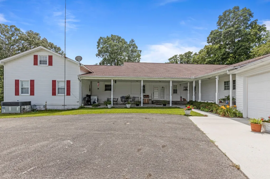 7055 Mooneyham Lonewood Road Spencer TN 38585