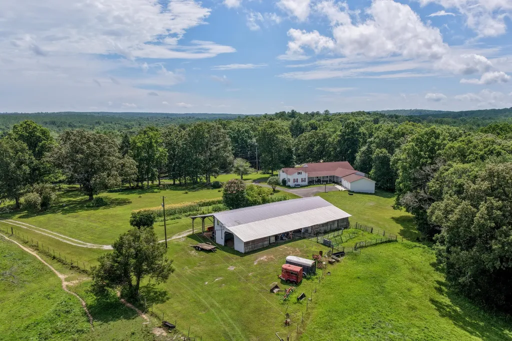 7055 Mooneyham Lonewood Road Spencer TN 38585
