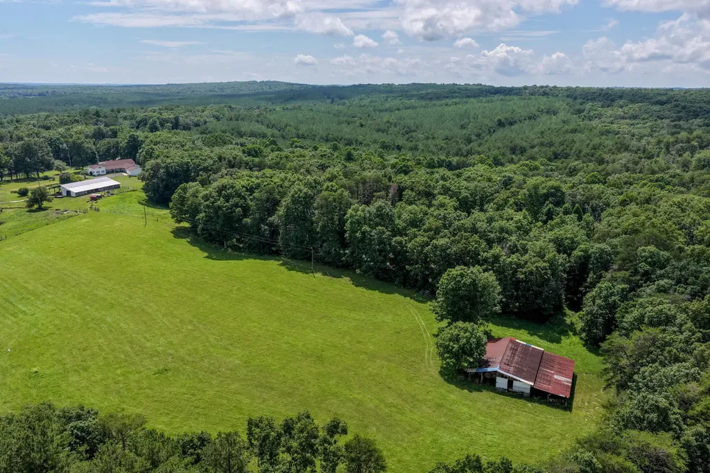 7055 Mooneyham Lonewood Road Spencer TN 38585