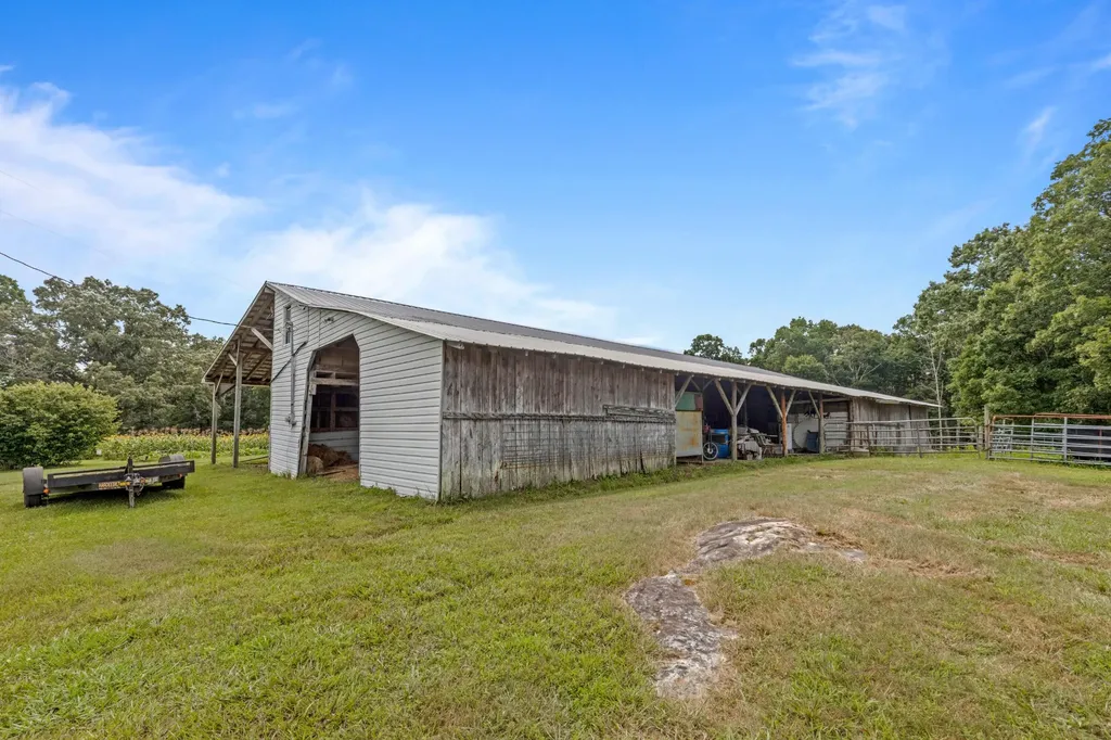 7055 Mooneyham Lonewood Road Spencer TN 38585