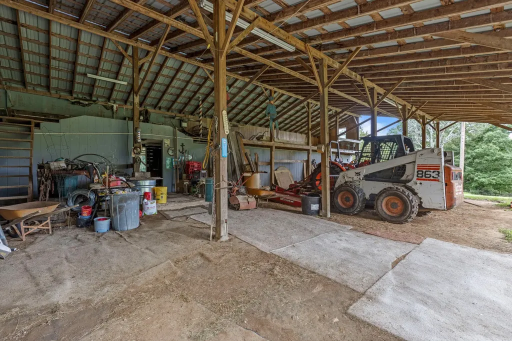 7055 Mooneyham Lonewood Road Spencer TN 38585