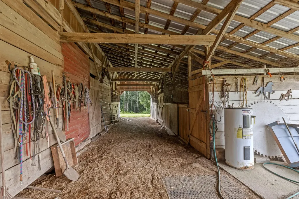 7055 Mooneyham Lonewood Road Spencer TN 38585