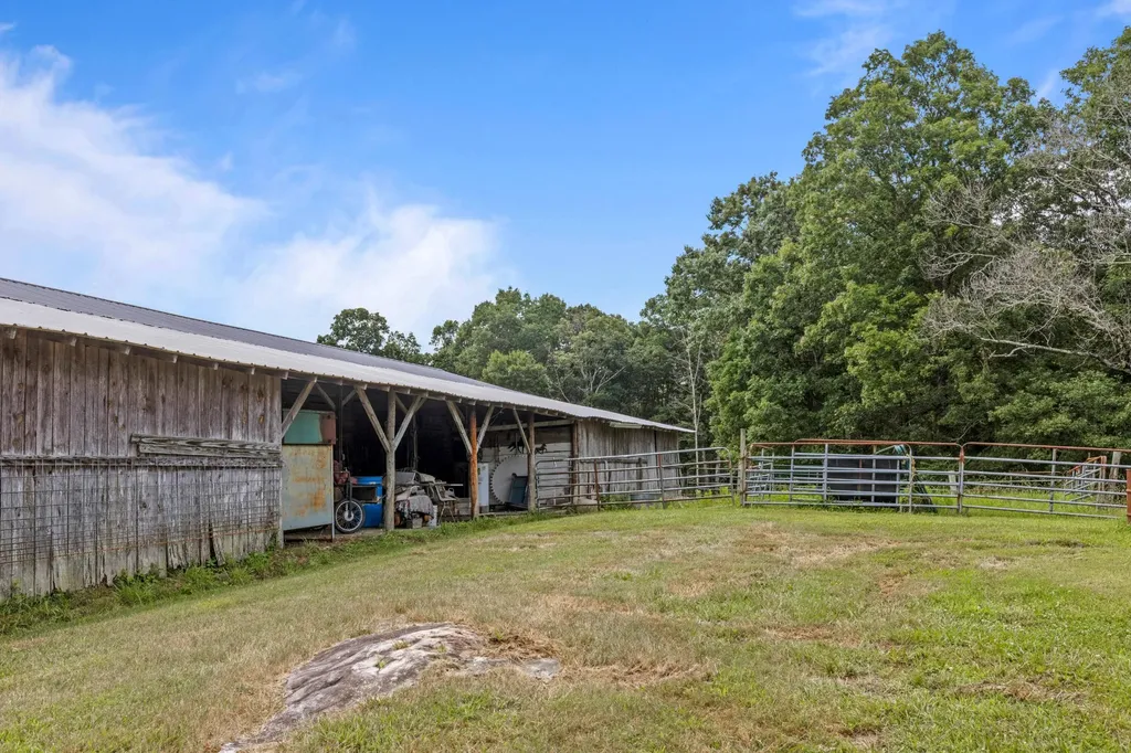 7055 Mooneyham Lonewood Road Spencer TN 38585
