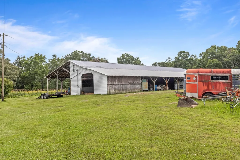 7055 Mooneyham Lonewood Road Spencer TN 38585
