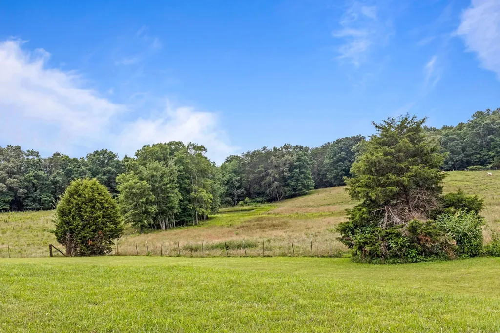 7055 Mooneyham Lonewood Road Spencer TN 38585