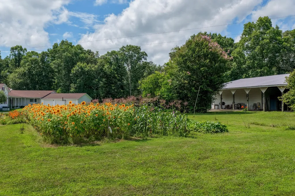 7055 Mooneyham Lonewood Road Spencer TN 38585