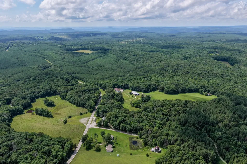 7055 Mooneyham Lonewood Road Spencer TN 38585