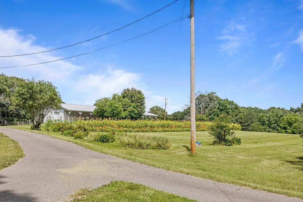 7055 Mooneyham Lonewood Road Spencer TN 38585