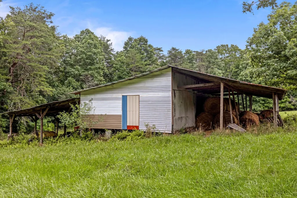 7055 Mooneyham Lonewood Road Spencer TN 38585