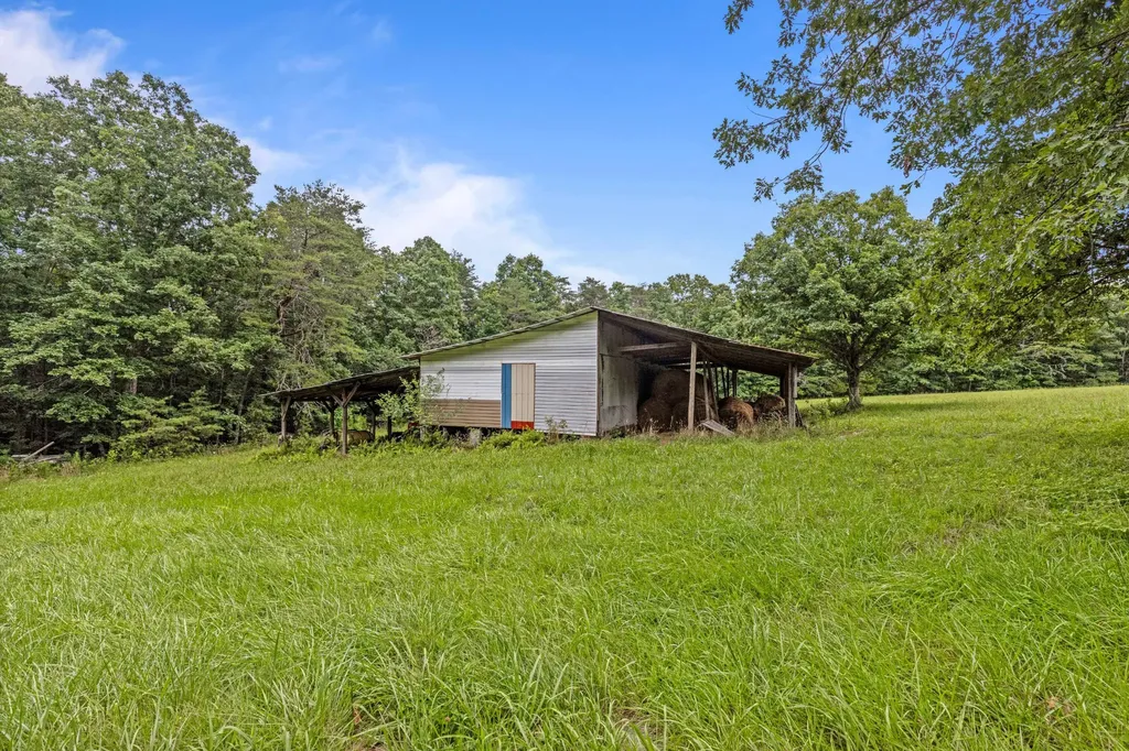 7055 Mooneyham Lonewood Road Spencer TN 38585