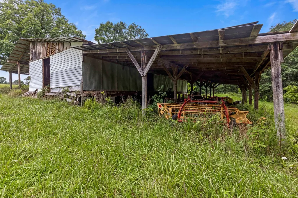 7055 Mooneyham Lonewood Road Spencer TN 38585