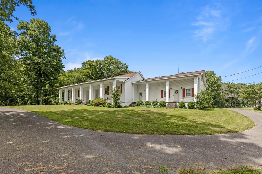 7055 Mooneyham Lonewood Road Spencer TN 38585