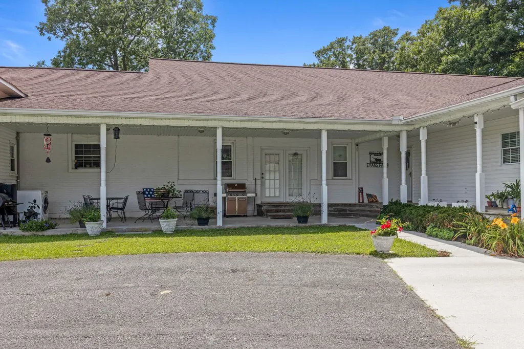7055 Mooneyham Lonewood Road Spencer TN 38585