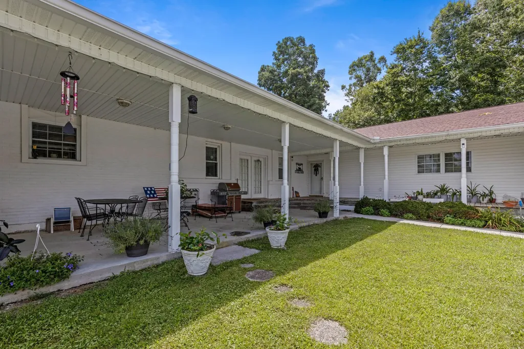 7055 Mooneyham Lonewood Road Spencer TN 38585