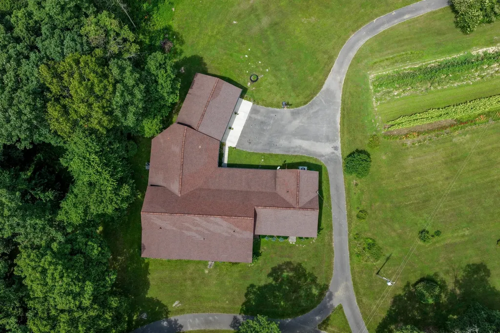 7055 Mooneyham Lonewood Road Spencer TN 38585