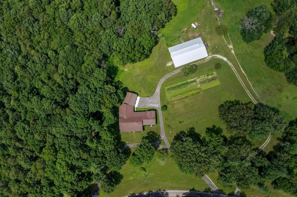 7055 Mooneyham Lonewood Road Spencer TN 38585