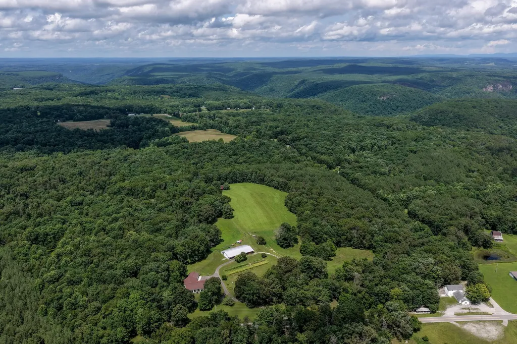 7055 Mooneyham Lonewood Road Spencer TN 38585