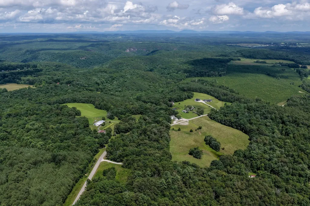 7055 Mooneyham Lonewood Road Spencer TN 38585