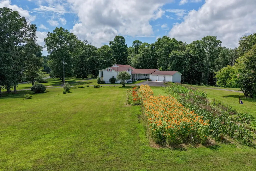 7055 Mooneyham Lonewood Road Spencer TN 38585