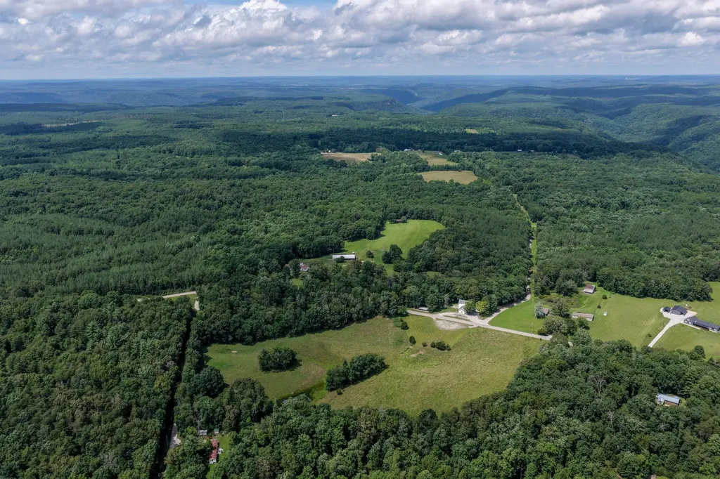7055 Mooneyham Lonewood Road Spencer TN 38585