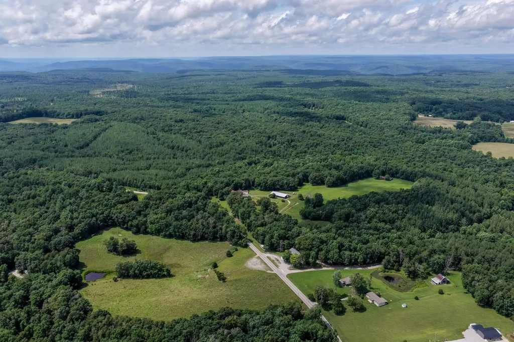7055 Mooneyham Lonewood Road Spencer TN 38585