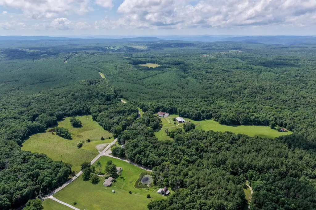 7055 Mooneyham Lonewood Road Spencer TN 38585