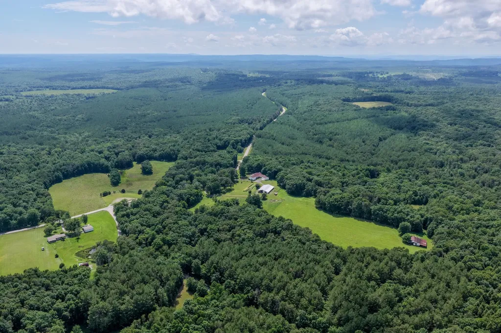 7055 Mooneyham Lonewood Road Spencer TN 38585