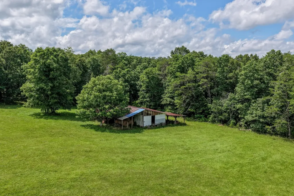7055 Mooneyham Lonewood Road Spencer TN 38585